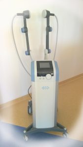 urządzenie do diatermii w Dziale Rehabilitacji Medycznej w pokoju koloru białego