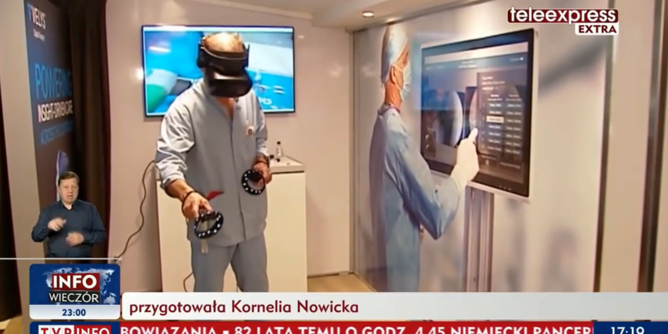 Lekarz podczas szkolenia przy uzyciu wirtualnej rzeczywistosci, klatka z materiału dla Teleexpress extra.