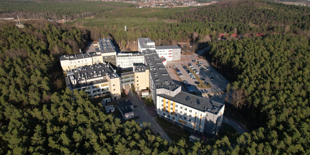 Fotografia Szpitala Specjalistycznego im. Św. Rafała w Czerwonej Górze z lotu ptaka