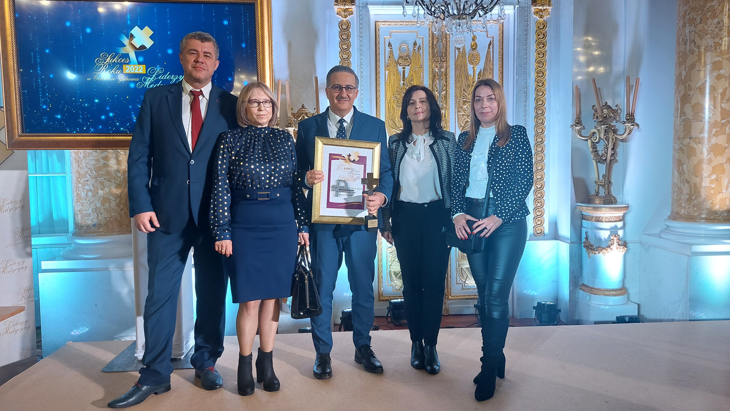 Dyrektor Youssef Sleiman odebrał zwycięską statuetkę i dyplom Menedżera Roku 2022 w Ochronie Zdrowia
