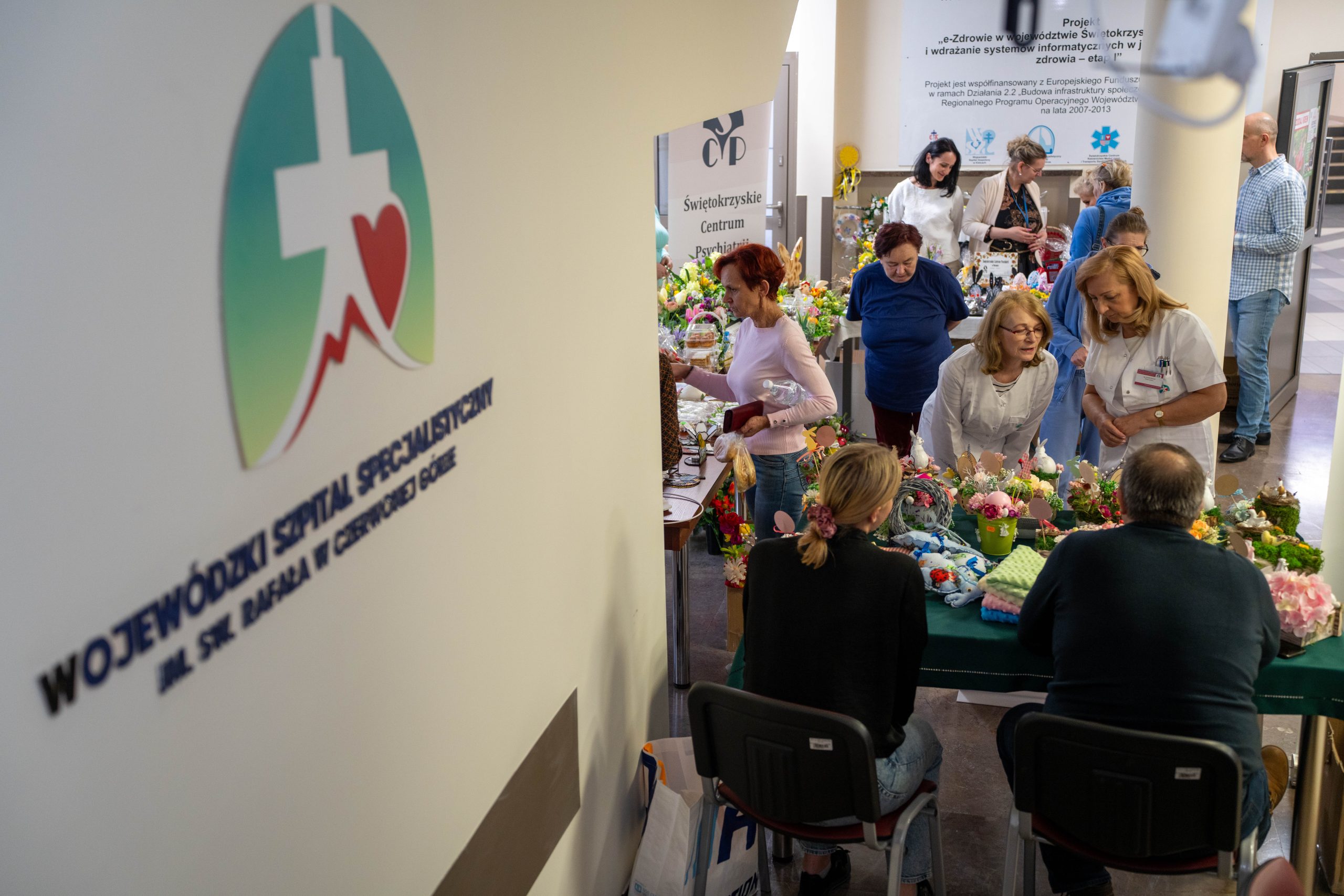 Wielkanocny Kiermasz Ekonomii Społecznej po raz pierwszy w szpitalu w Czerwonej Górze