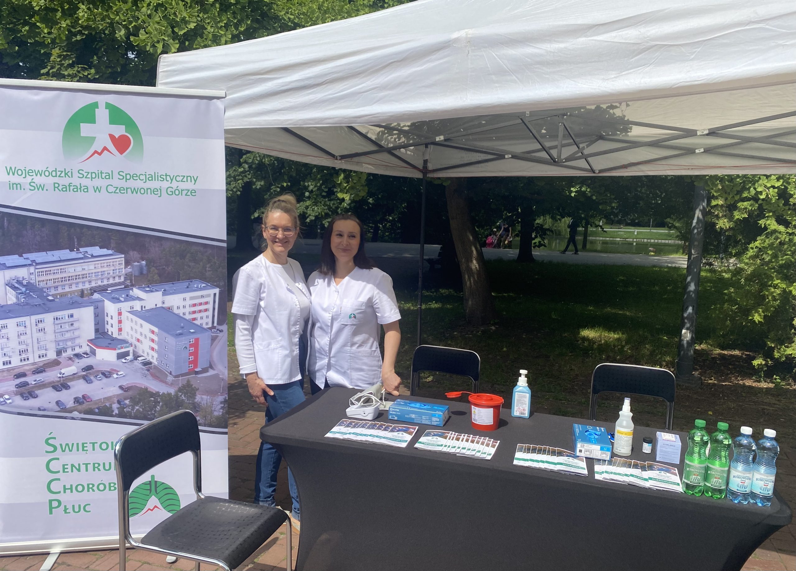 Szpital w Czerwonej Górze promuje zdrowie podczas wydarzeń plenerowych dla seniorów i rodzin
