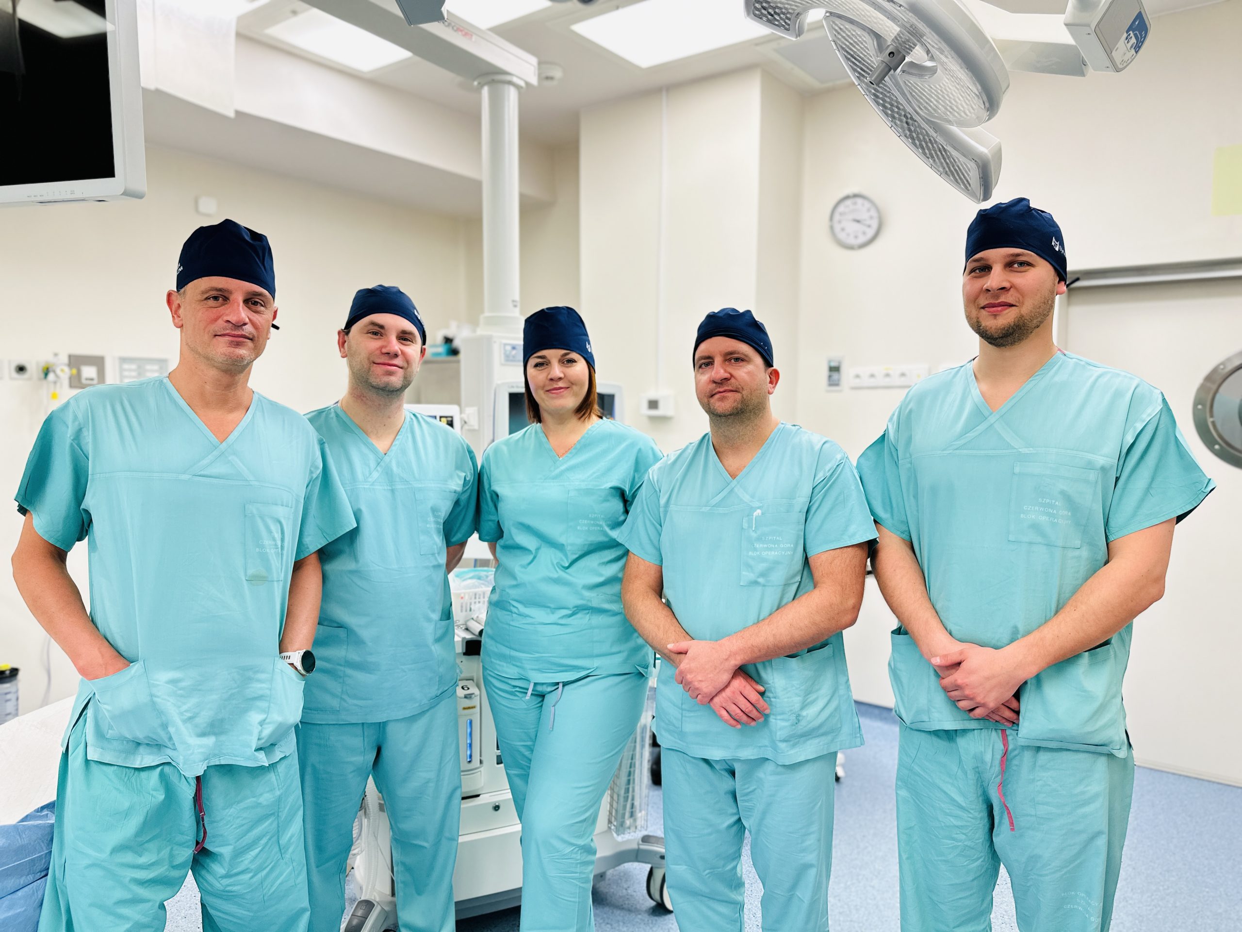 Torakochirurdzy ze szpitala w Czerwonej Górze wykonali pierwsze operacje robotyczne