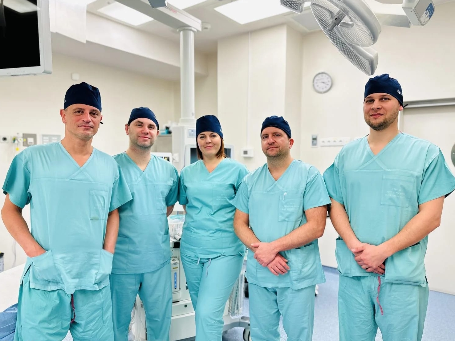 Torakochirurdzy ze szpitala w Czerwonej Górze wykonali pierwsze operacje robotyczne